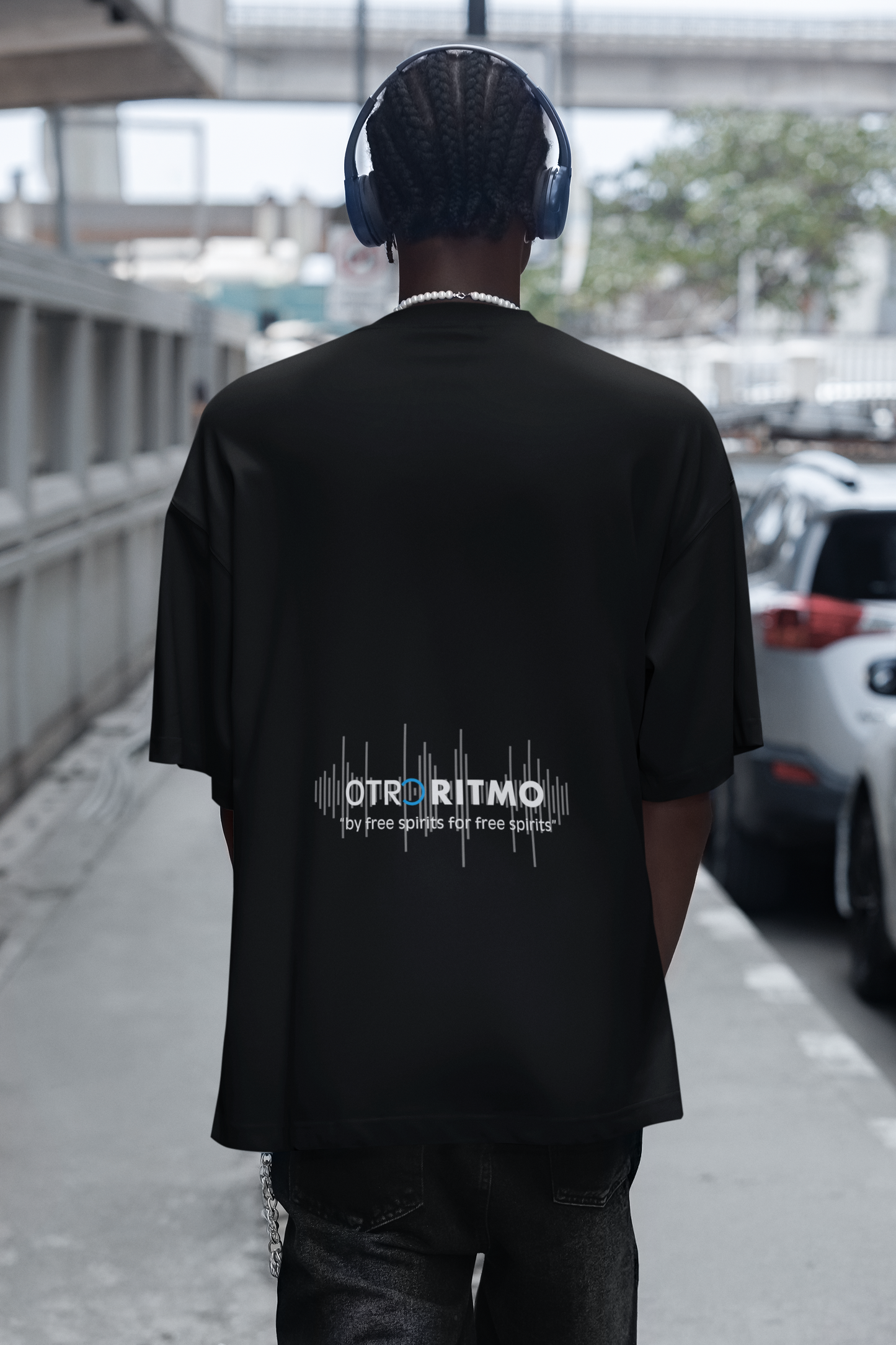 OTRO RITMO Oversized Tee – Free Spirits Edition
